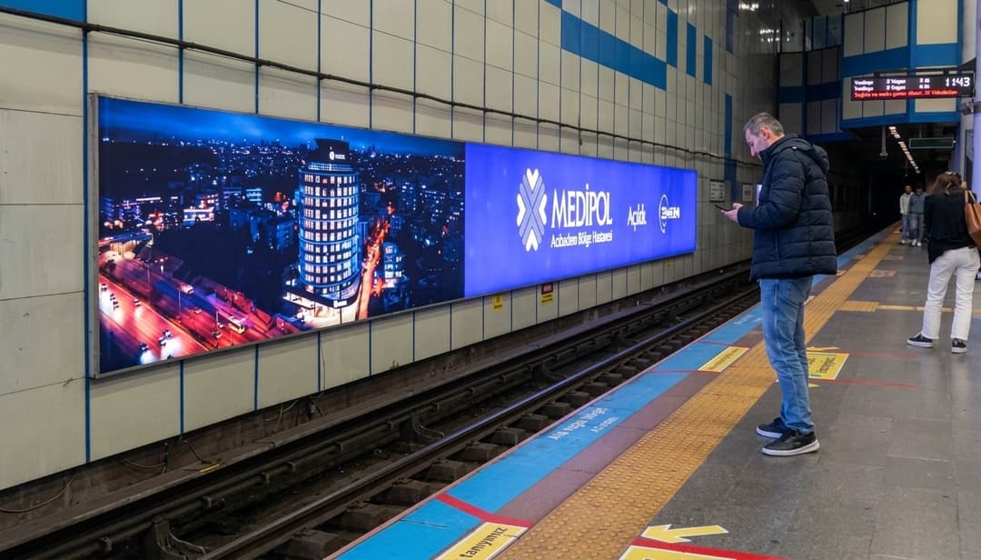 Metro Wall